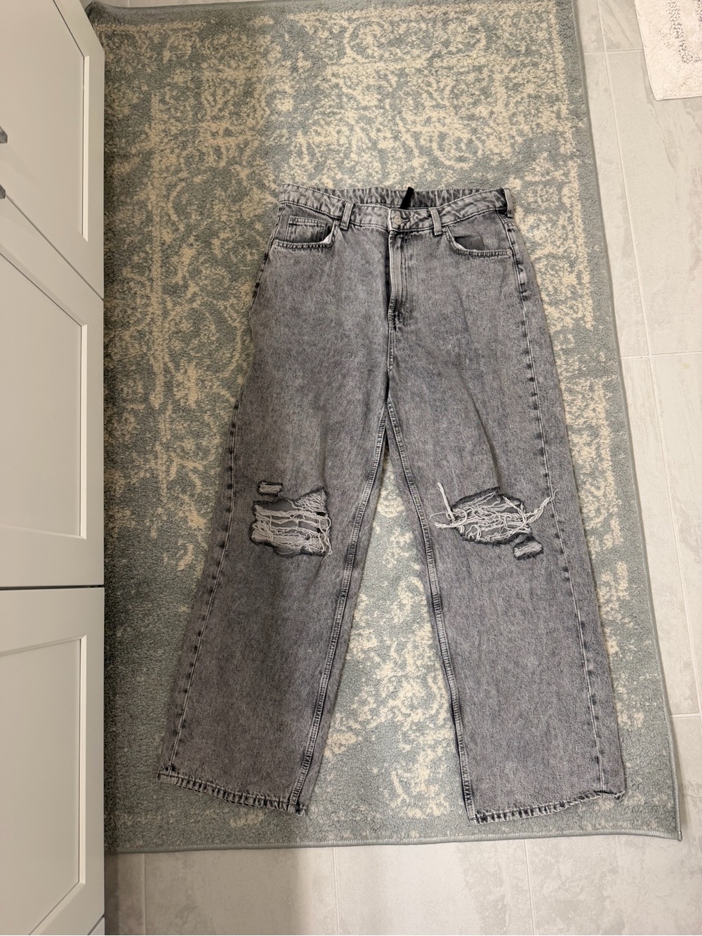 H&M Distressed Straight Leg Jeans Gray Waist 10